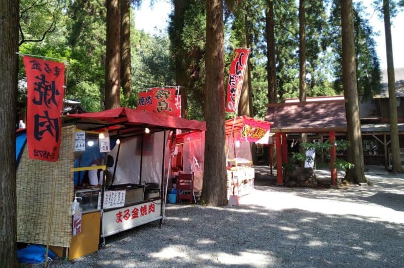 藤祭り中の出店