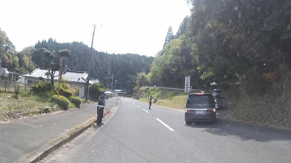 県道からの入り口付近
