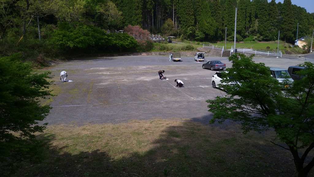 会場駐車場の線引き作業